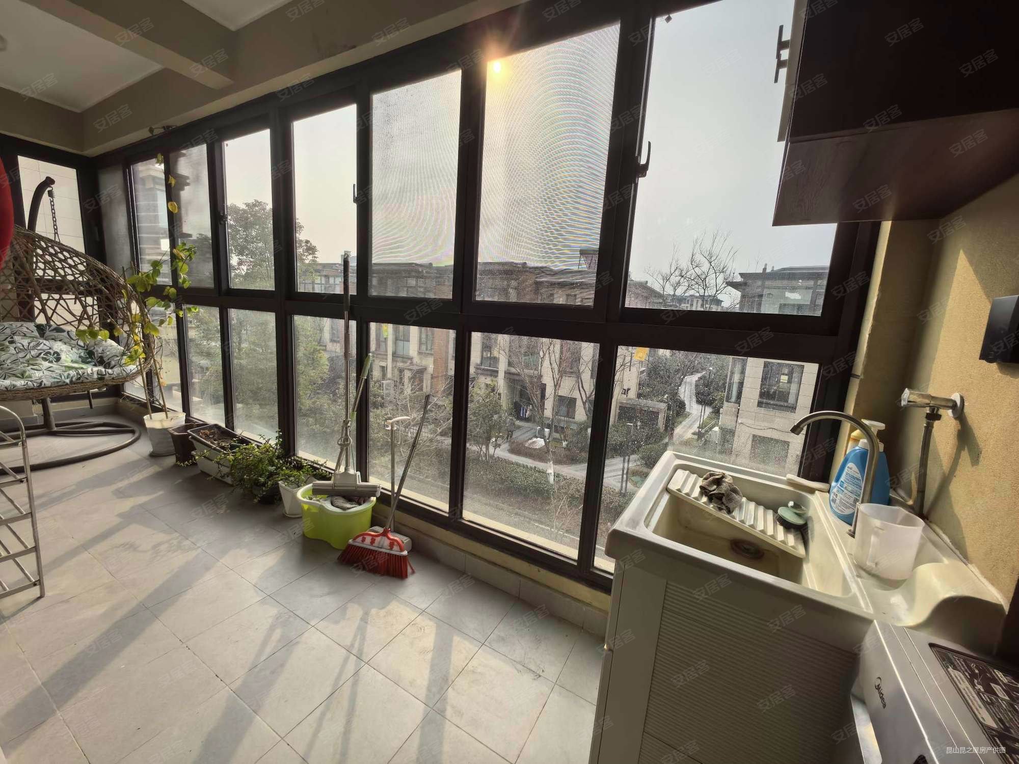 万科万悦花园4室2厅2卫126.75㎡南258万