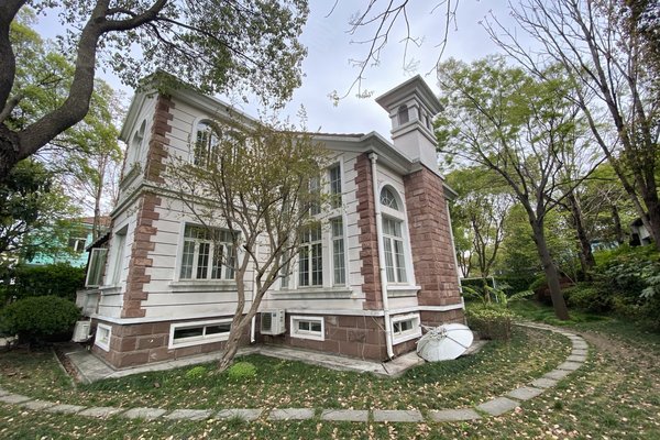 上海二手房 居礼别墅 > 饶建文解读居礼别墅小区不足专家解读 三千石