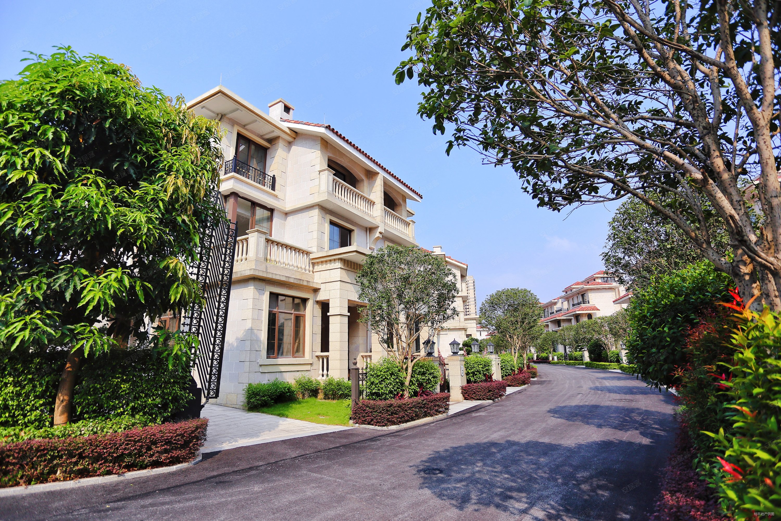 南沙湾御苑(别墅)5室2厅4卫418㎡南北1680万