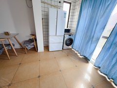 建湖哥伦布广场建湖东方广场出租未来城精装一楼带院子1300一个月可以短租。出租房源真实图片
