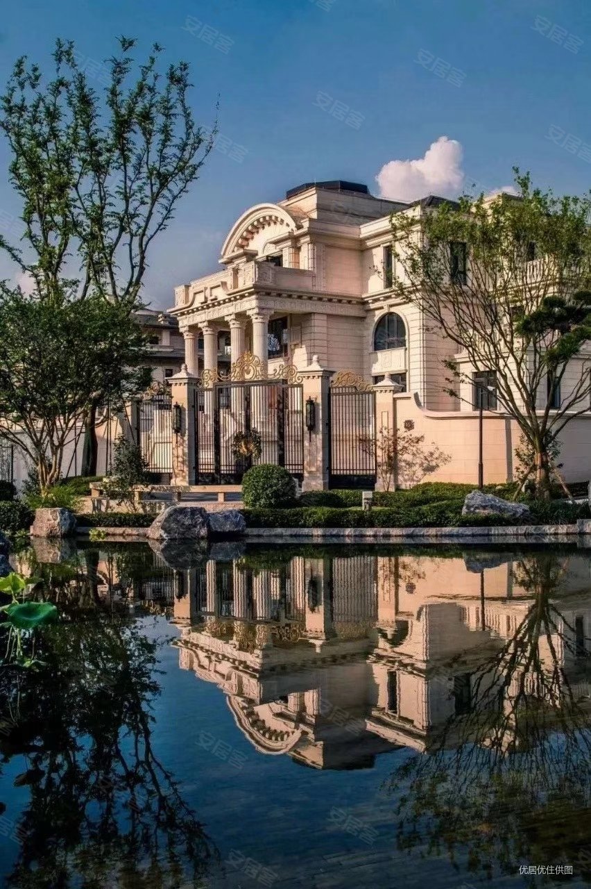 融创曲水风和4室2厅3卫160㎡南北180万