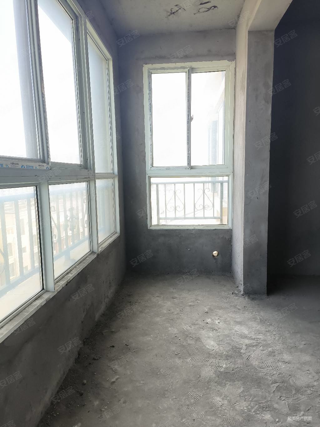 寻村附近电梯洋房社区好楼层双阳台送露台,香山华府二手房,42万,3室2