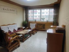 地税局家属楼，两室装修住房，带家具家电，直接就可入住