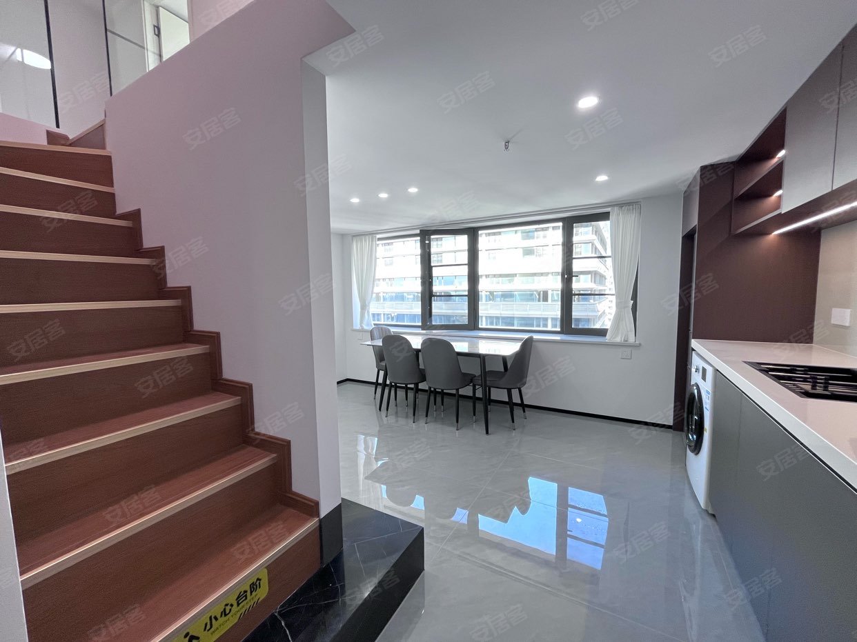 巫家坝万科翡翠 两室两厅 押一付一 拎包入住