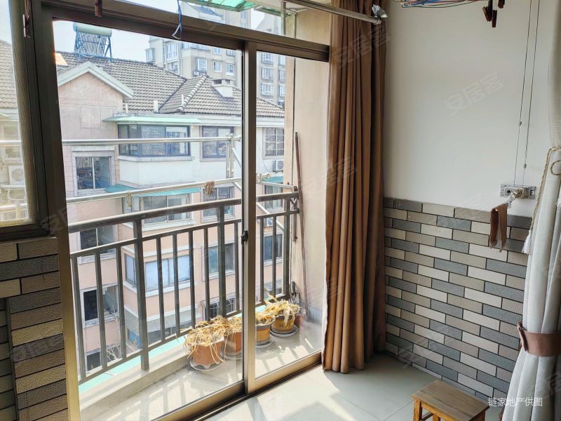 三里新城兰苑5室2厅2卫107.23㎡南319万