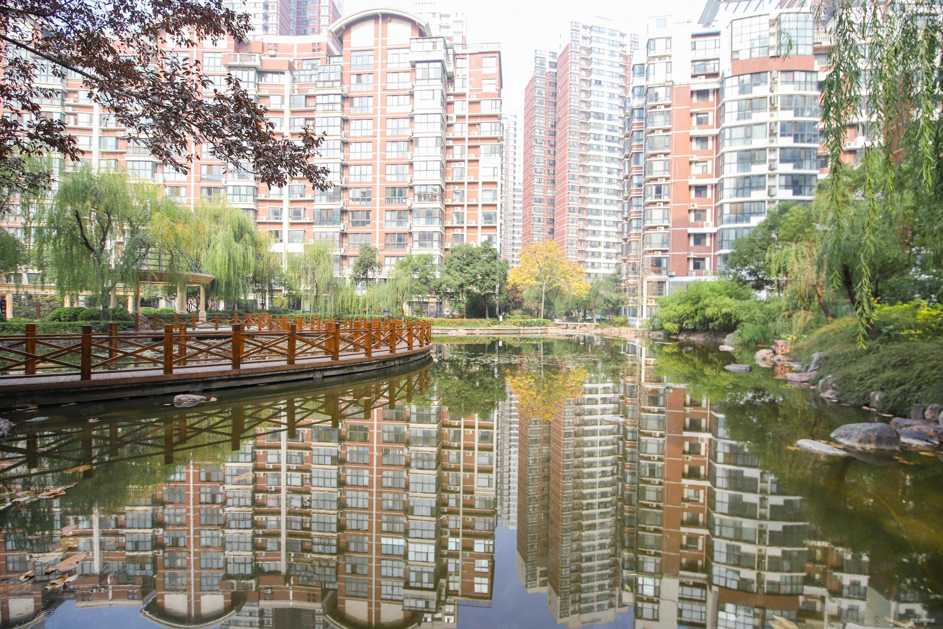 顺驰城3室2厅2卫150㎡南北108万