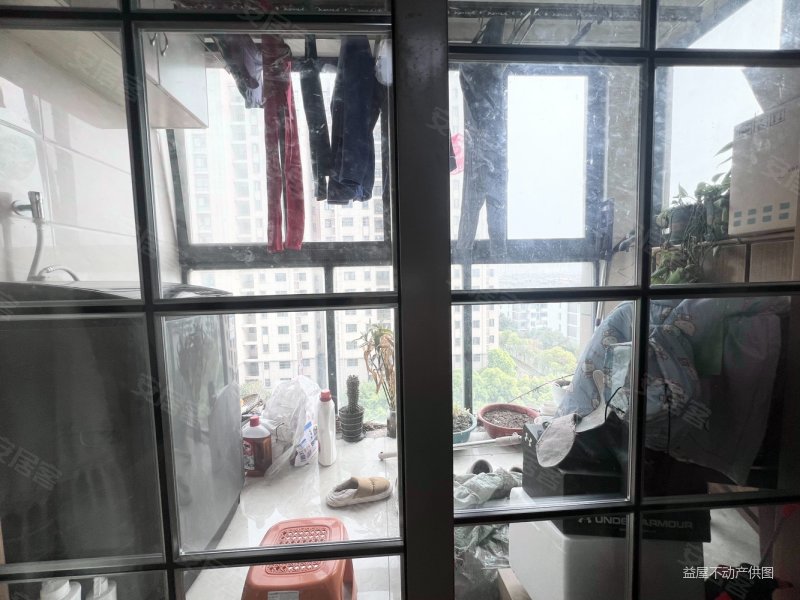 1号线龙眠大道县中旁近江宁医院金九汇对面泥塘新苑电梯房