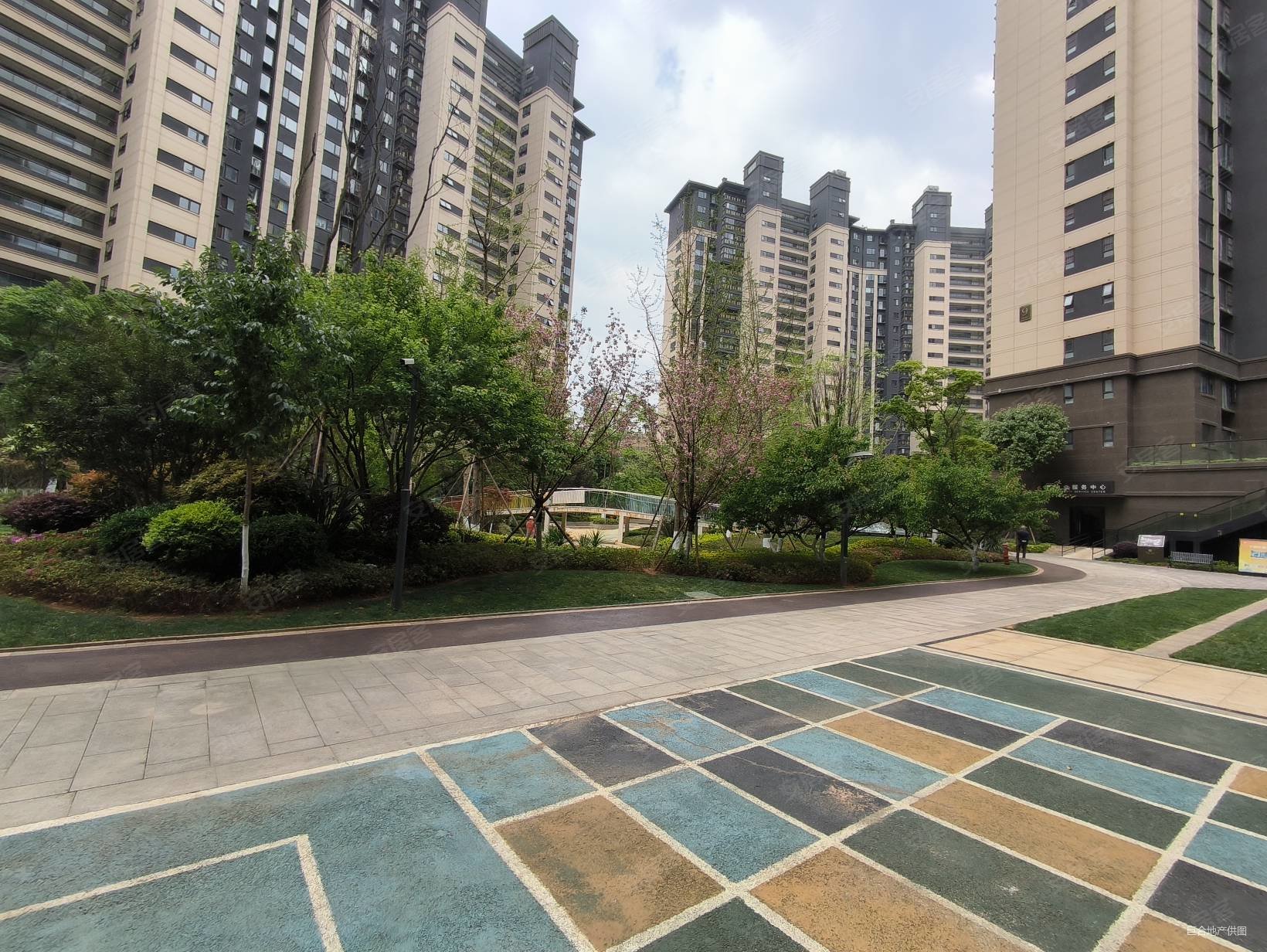 北市区红云龙泉俊园龙泉公馆昆八中旁中海云著精装四房