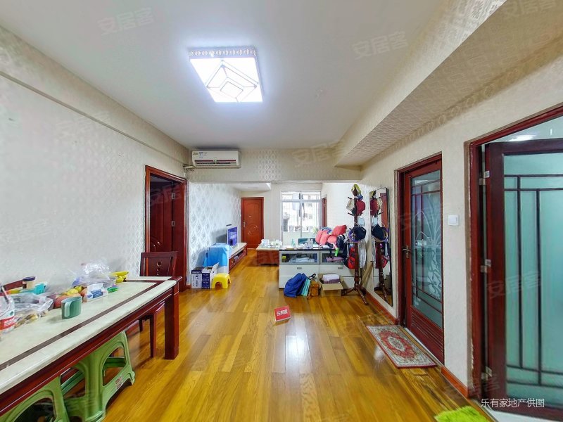 国城花园 商品房 购物方便 精装修 近地铁 小三居