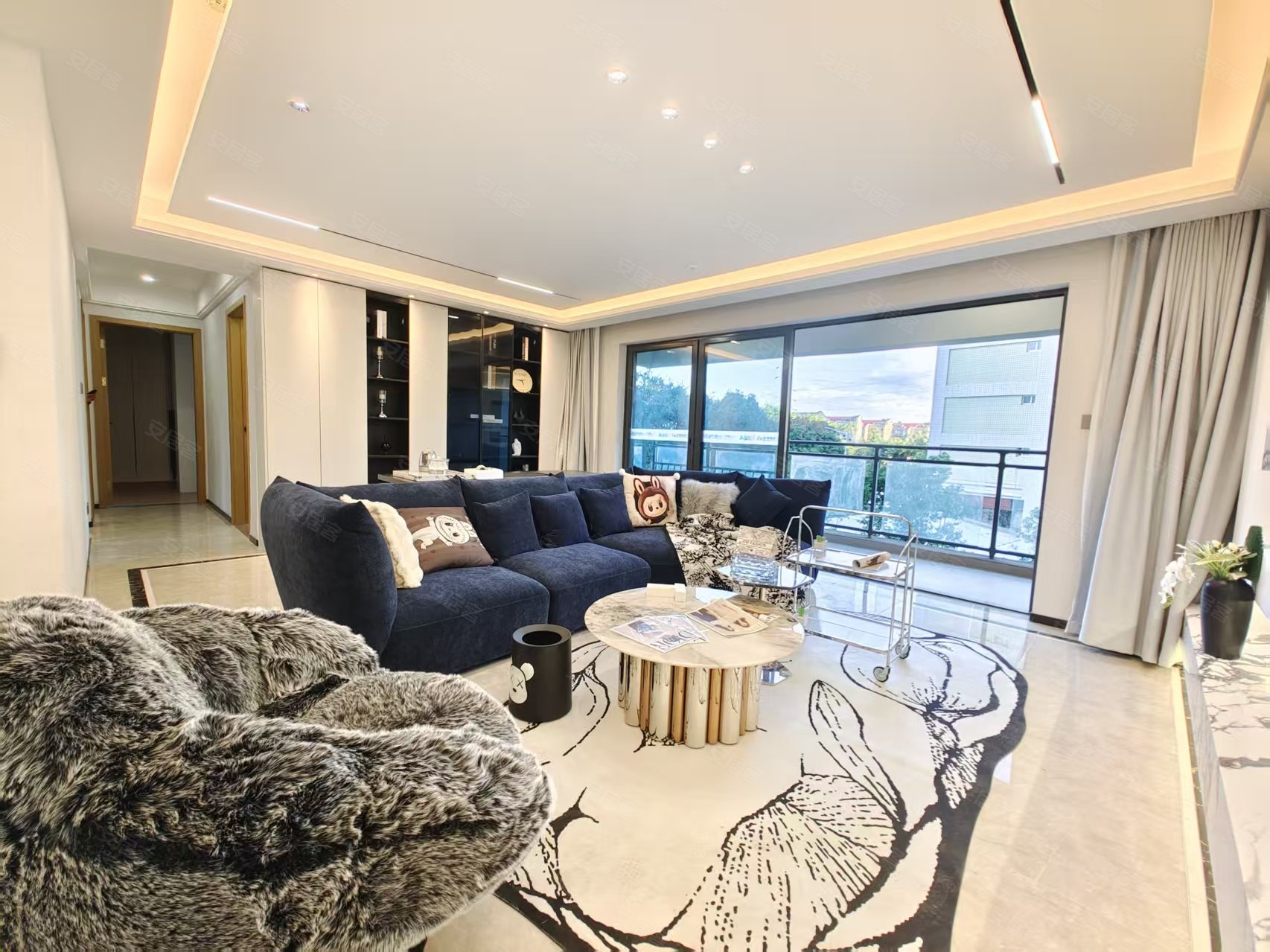 实拍云和中心 押一付一 无中介 近万达广场 南悦城