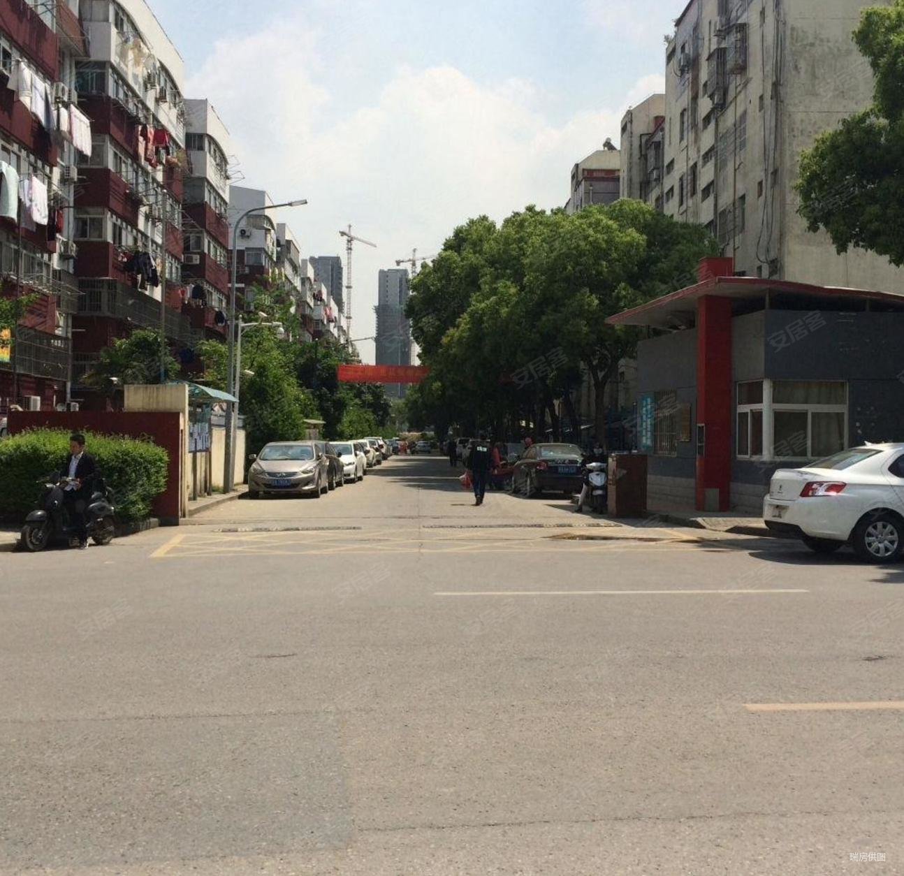 王炸位置百家湖胜太路对面周边配套成熟低总价急