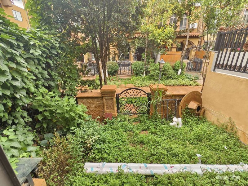 海埂大坝旁 滇池香缇 联排别墅 带前后花园 带地下室