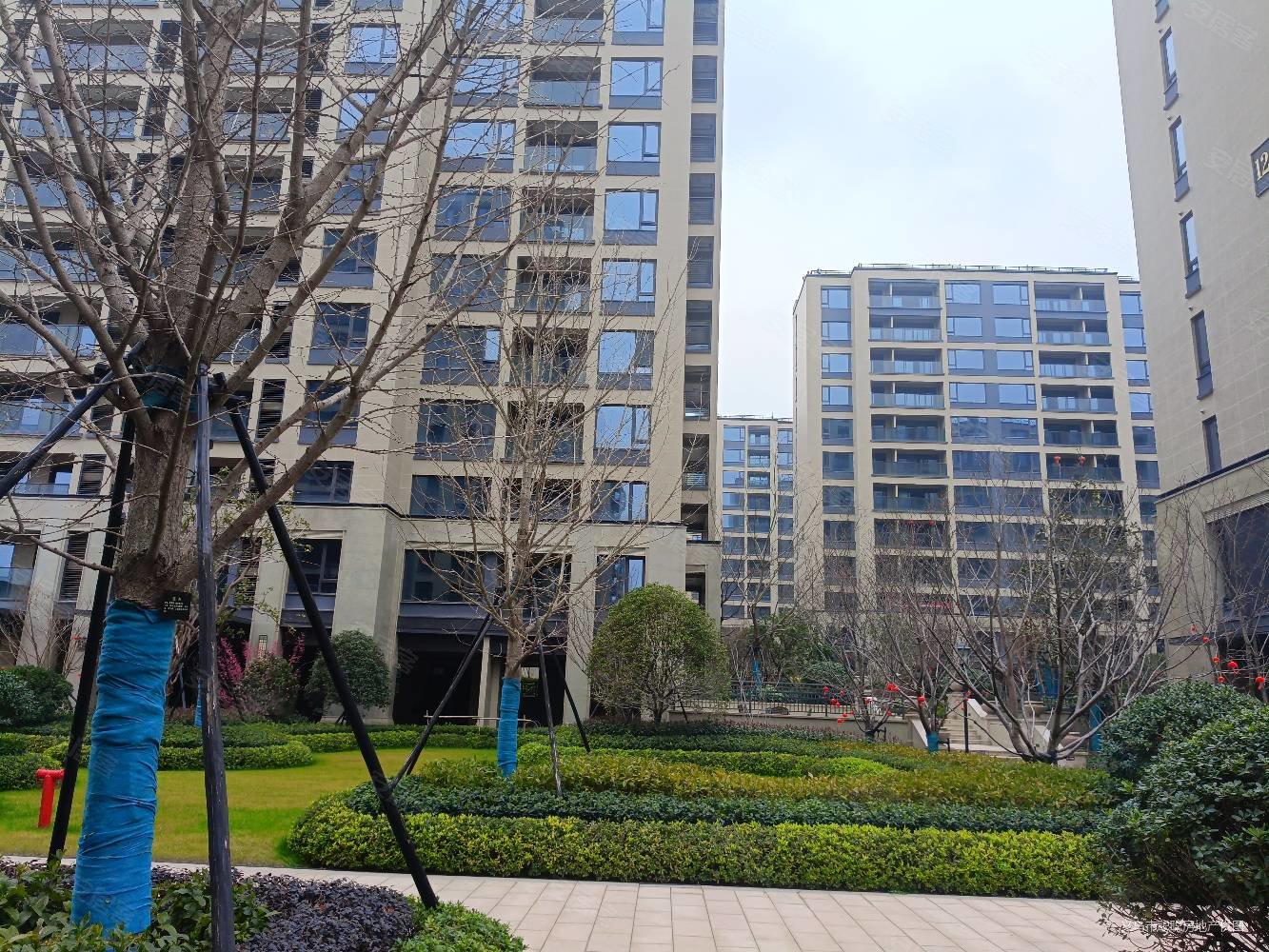 香溪裕园(二期)5室2厅2卫160㎡南北270万