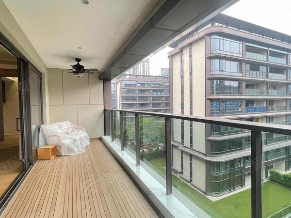 重庆渝北照母山龙湖舜山府(二期大平层)真实在渝北区豪宅小区 龙湖