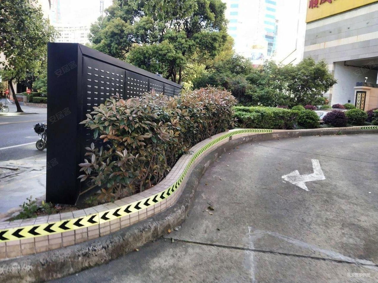 锦明大厦3室2厅2卫200㎡南北992万