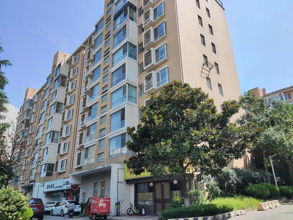 青岛崂山颐中体育场鲁信长春花园南区 多层顶加阁 房间多适合大家口