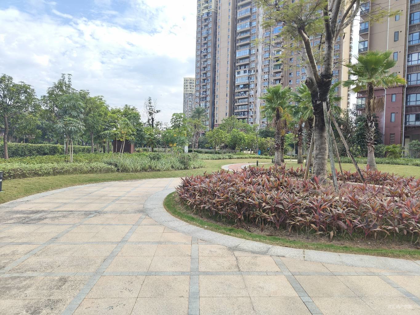 御城花园朝南大三房惠一套朝南看小区花园随时看房