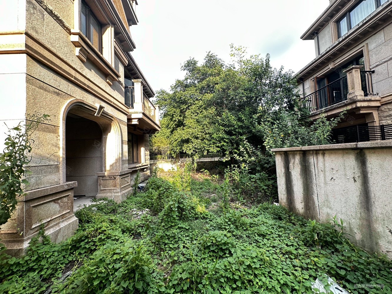 龙池山庄 车位充足 正规商品房 中间楼层采光好 环境优美