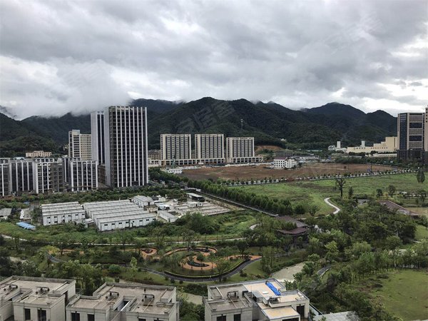 杭州富阳银湖富春硅谷麓园(公寓住宅)银湖地铁口旁 精装下叠排 带前后