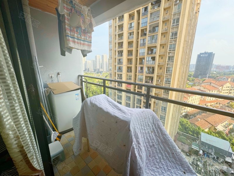 熙街熙都会3室0厅1卫80㎡南64.8万