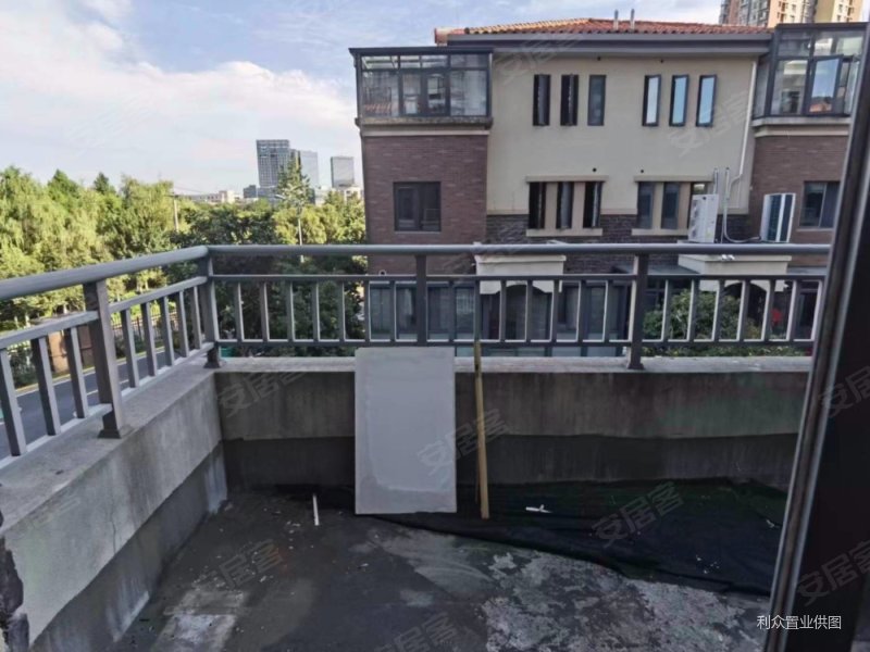 万裕龙庭水岸别墅