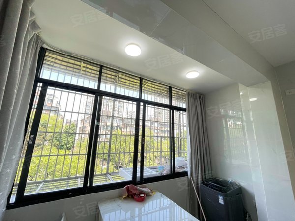 广州荔湾中山八路环翠园小区河柳街 步梯5楼 精装修两房 赖经理现场