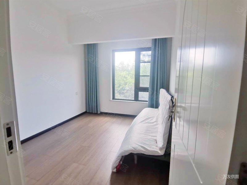 次新小区盘龙江边环境优美位置安静拎包入住南北通透,万科银海泊岸