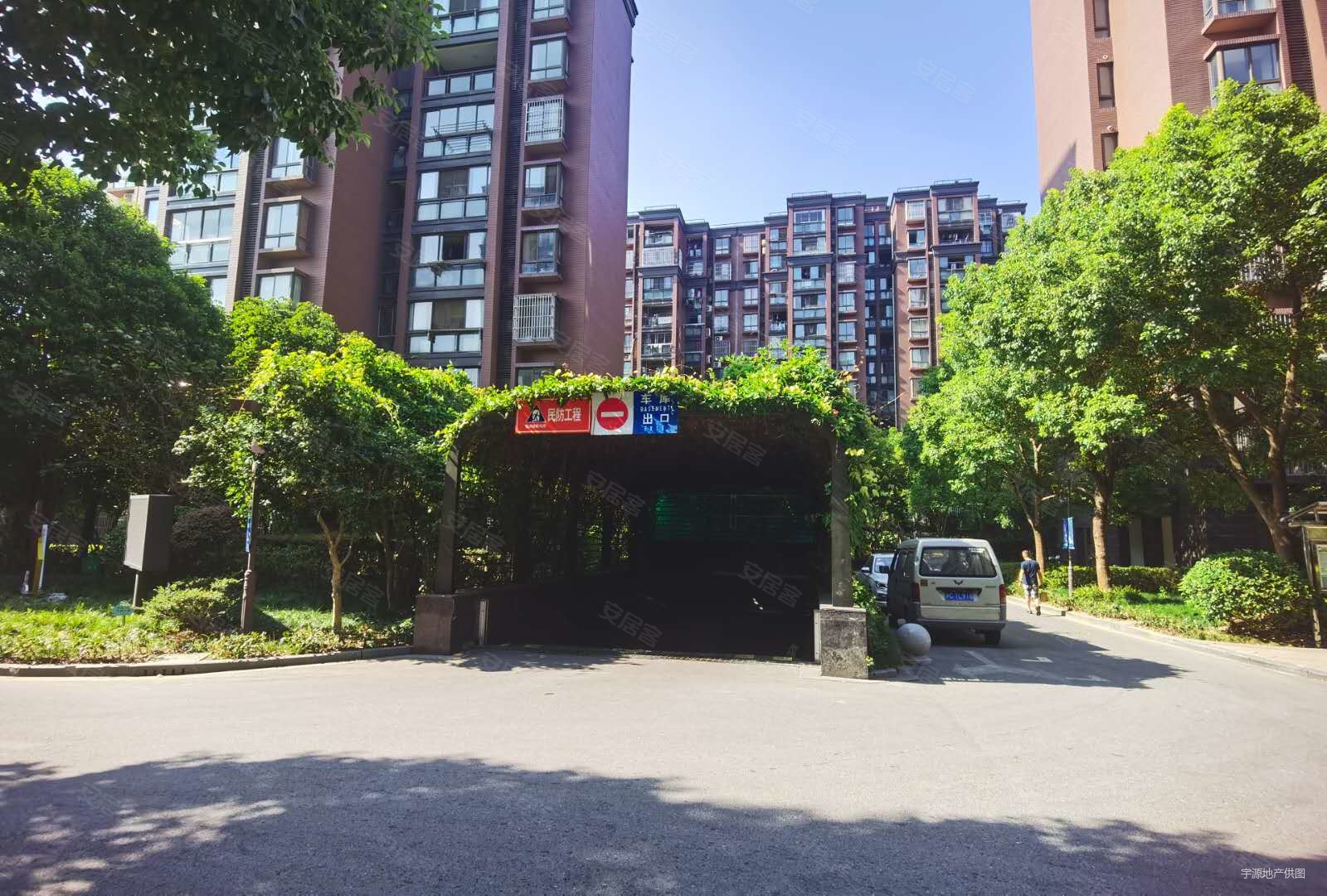 逸皓华庭(公寓住宅)3室2厅2卫120.49㎡南北360万