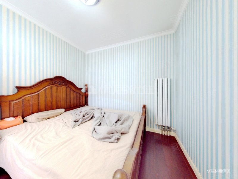 珠江拉维小镇 高层南向两居 带书房可做三居 满五年