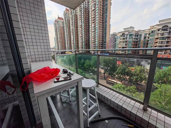 广州海珠工业大道南第三金碧花园金碧三期大一房带大阳台 仅需2600月