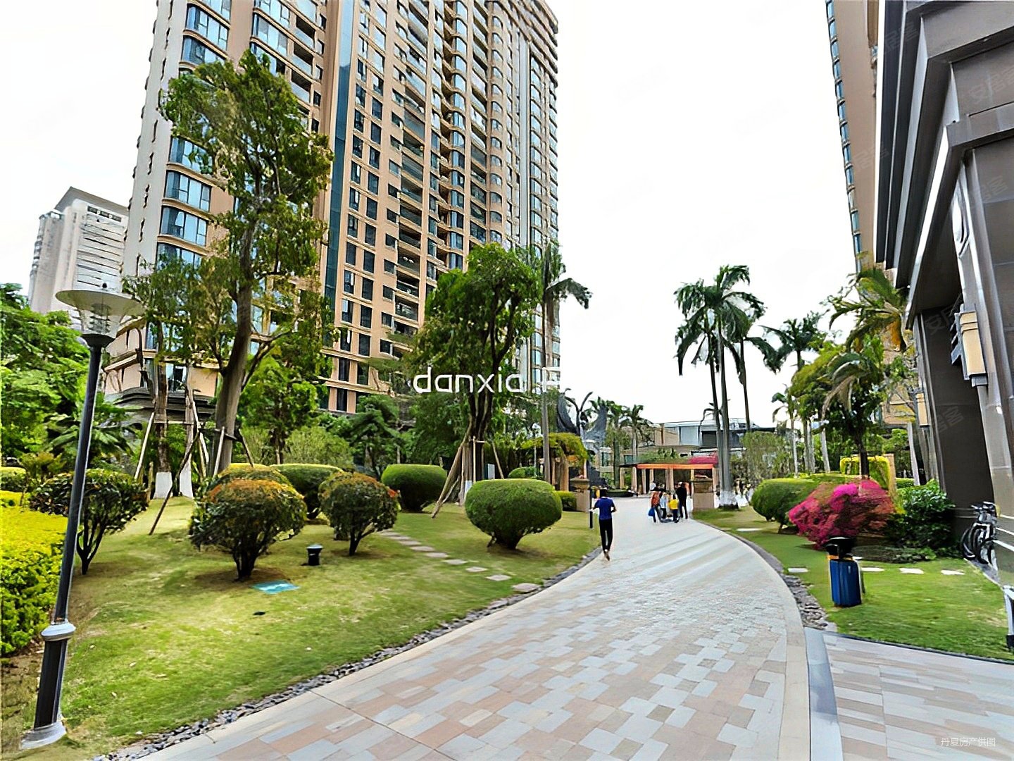 蓝湾国际购物方便交通便利近地铁板楼装修好南北通透