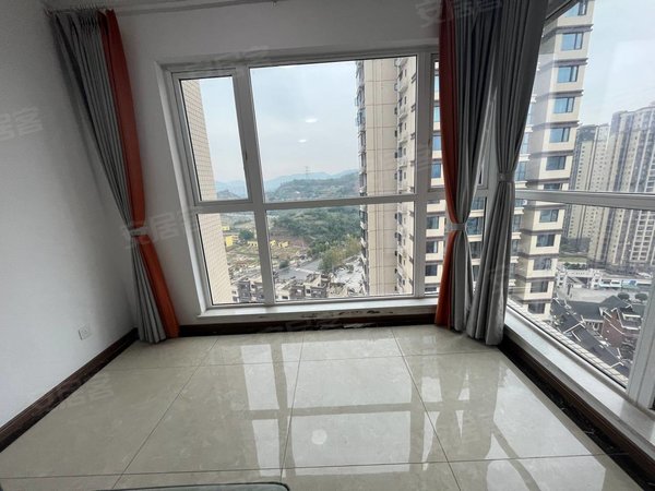 南充嘉陵新南高阳光御府阳光御府 3室2厅2卫 精装修 配套齐全 83平