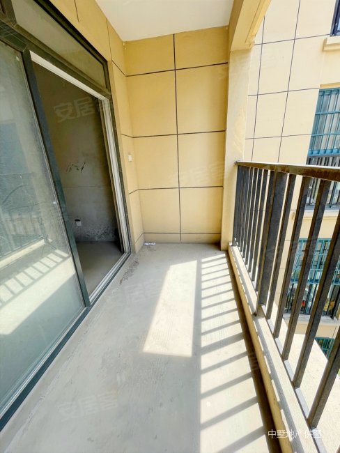 京冠北城华府(西区) 临地铁 商品住宅 有电梯 房龄新 边户