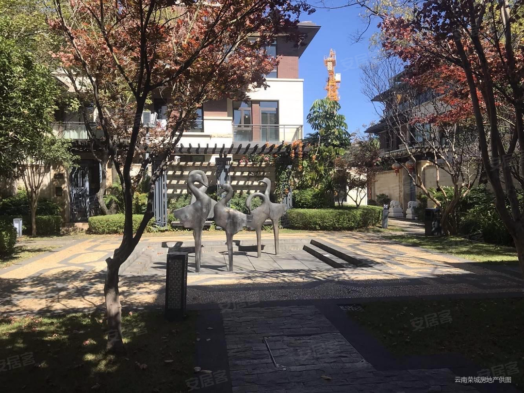 官渡区新会展中心旁恒大云玺大宅联排别墅端头房带150平米花园