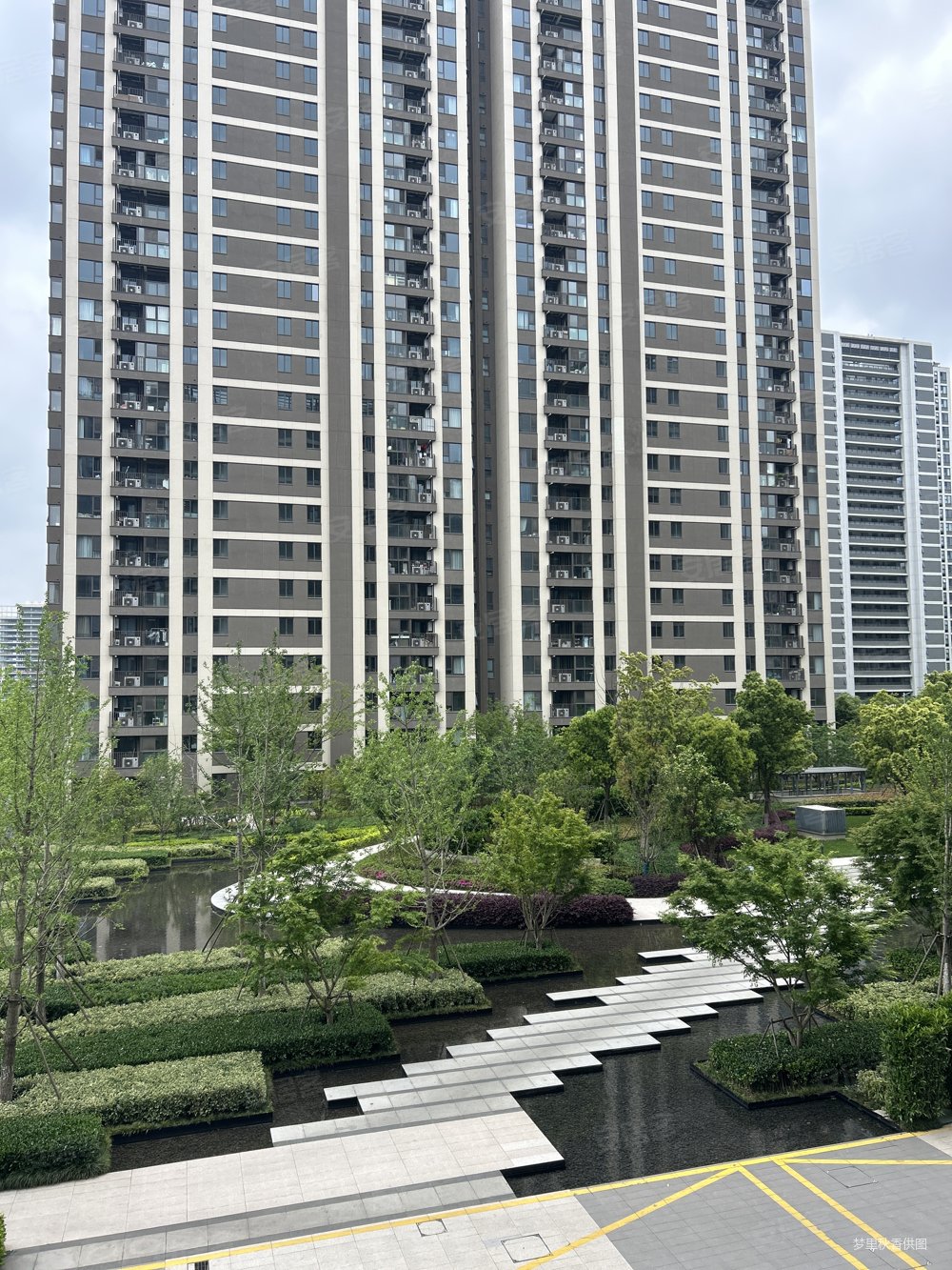 四季和鸣雅苑,地铁口三房,仁恒物业,全新中央空调带地暖,可谈