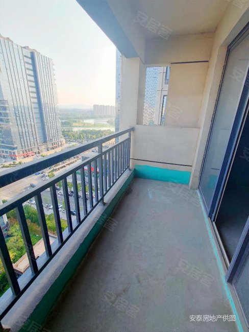 天鹅湖畔3室2厅2卫127.12㎡南北90万