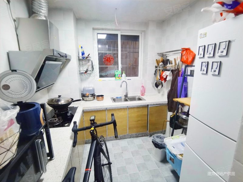 新上房源 东山领地 精装套三双卫 带地下停车位 家具 家电齐