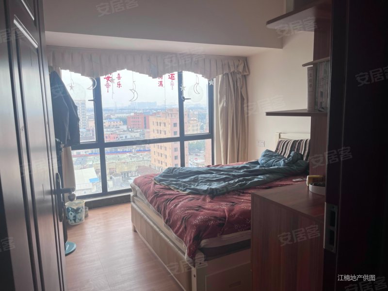 地铁口物业 降十万出手 配套成熟 南向采光好 停车方便,逸轩华庭二手