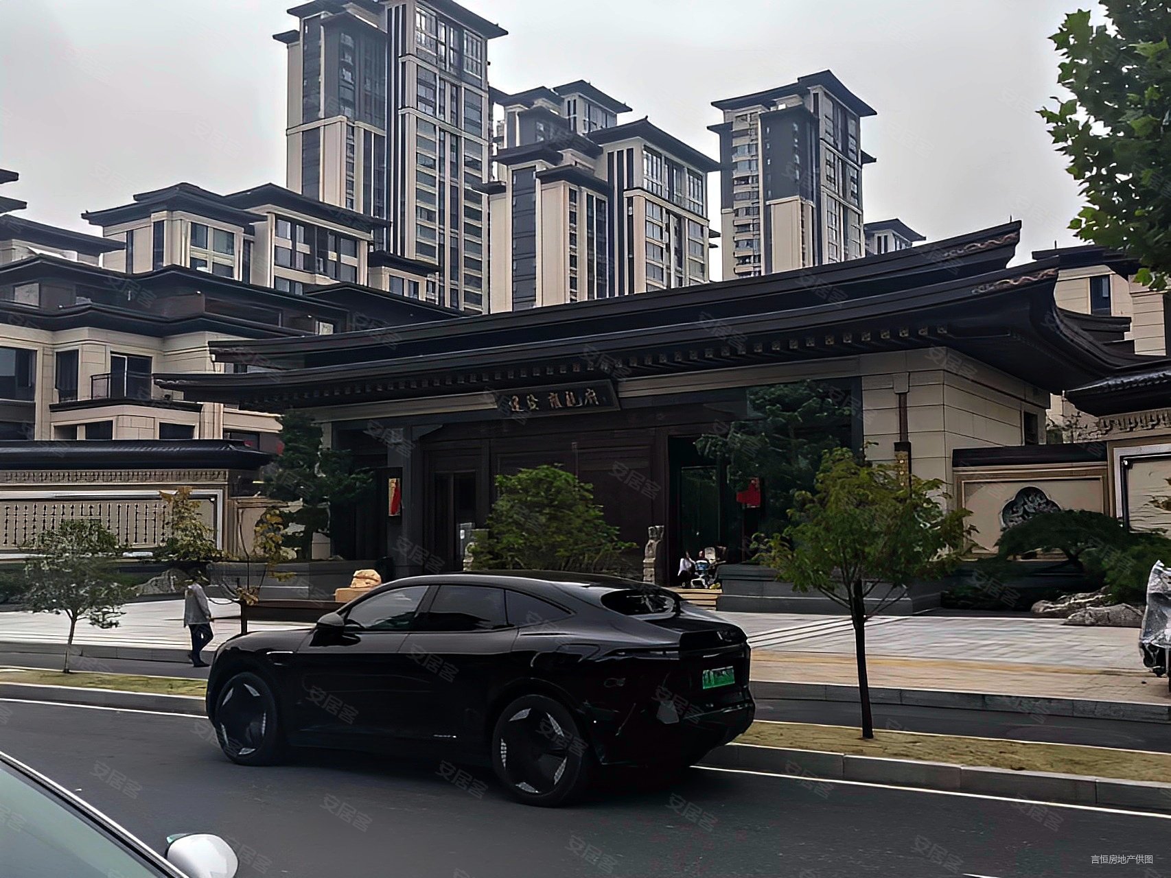 建发雍龙府4室2厅2卫138.21㎡南北378万