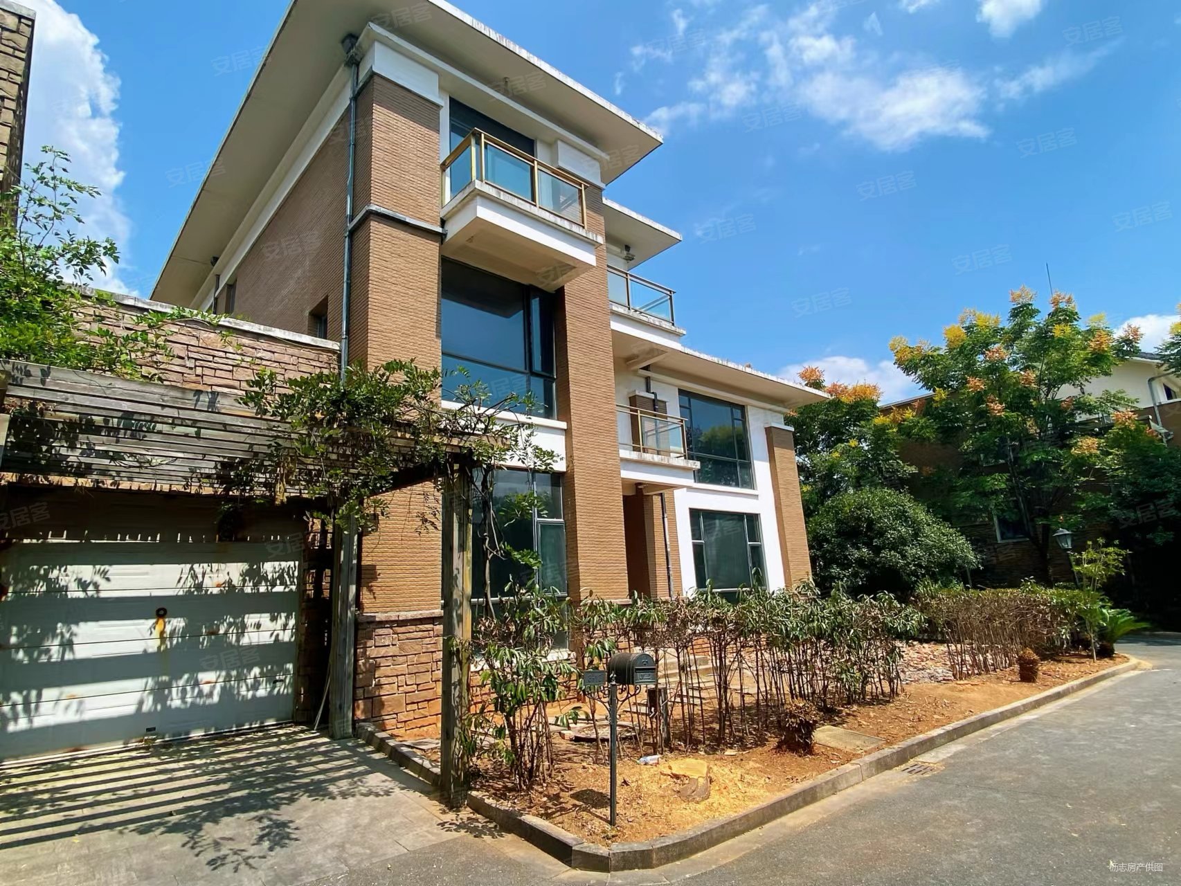 珑山林(别墅)7室5厅4卫435㎡南北379万