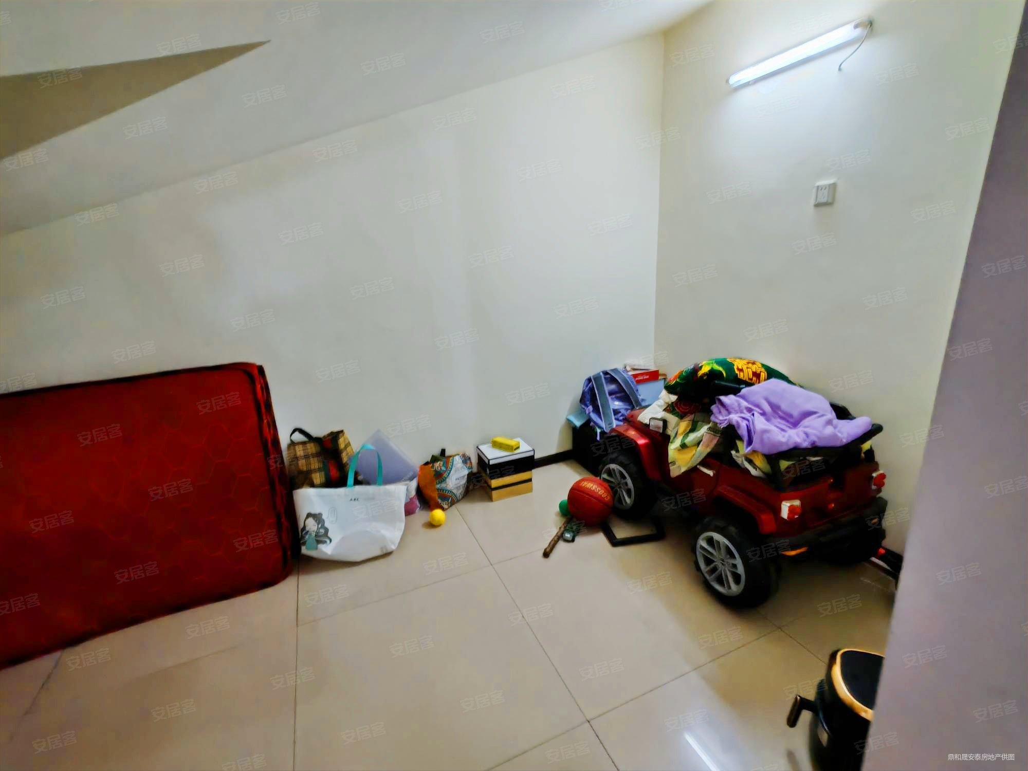 天津房产网>天津二手房>大港二手房>胜利街二手房>兴德里>2000_1500