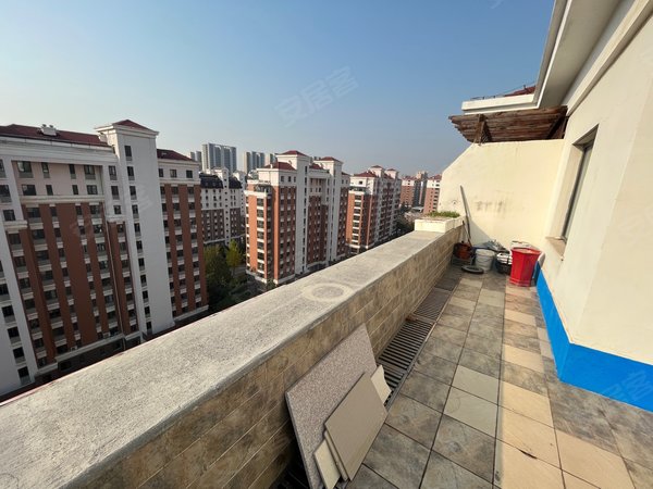 莱州大华上海滩花园莱山,自住,顶层复式三层,带露台加阁楼,出租,拎包