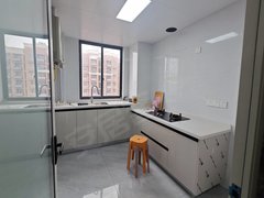 蚌埠蚌山新城区银泰旁翠微园精装四房两厅两卫对外出租。出租房源真实图片