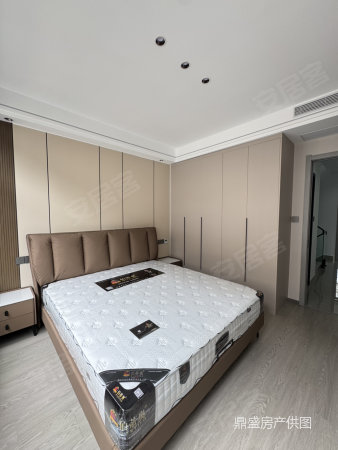 始丰西路小区6室2厅4卫165㎡南北228万
