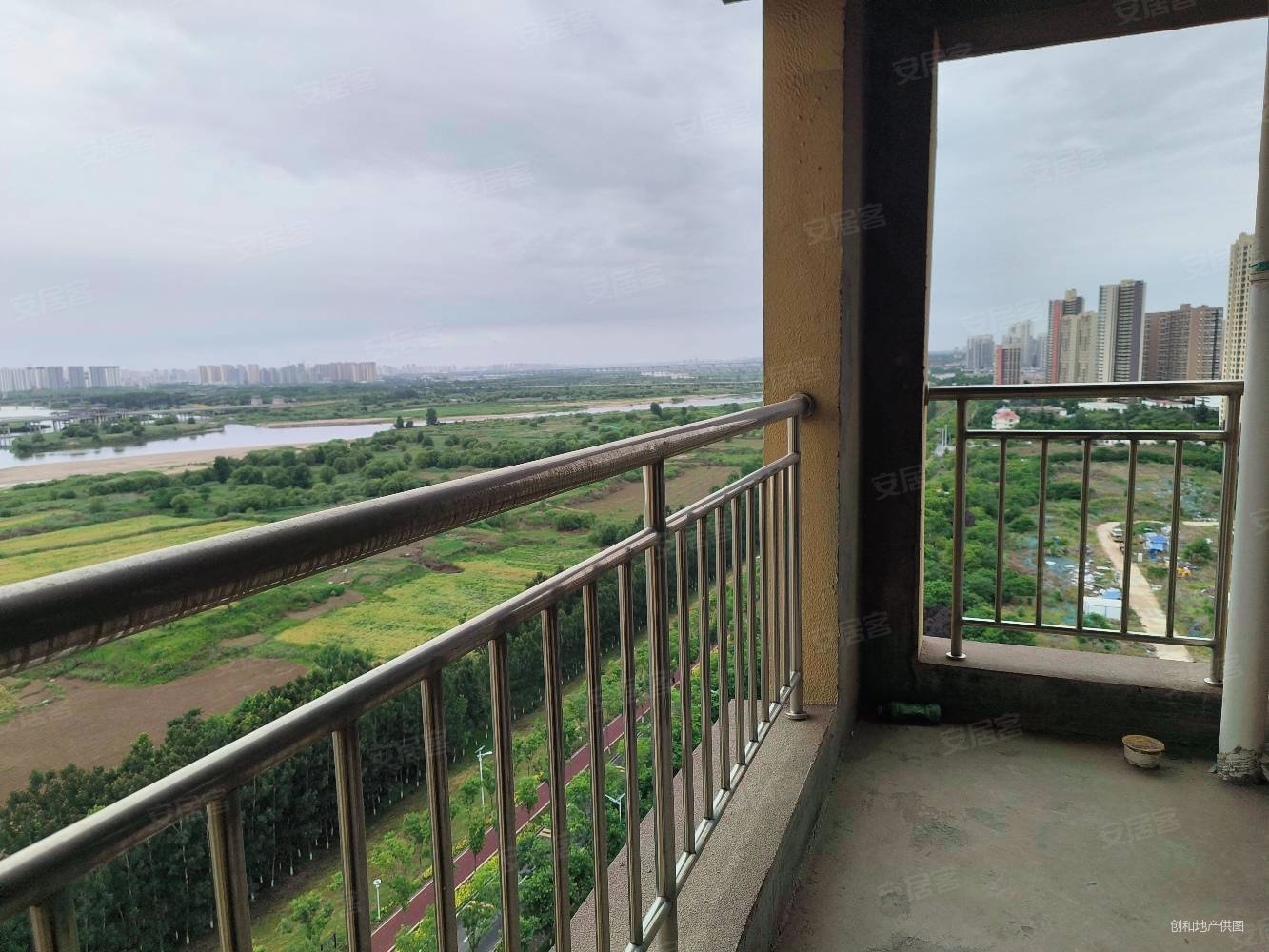 天湖名郡一线河景房两室两厅一卫河景房支持按揭地铁口