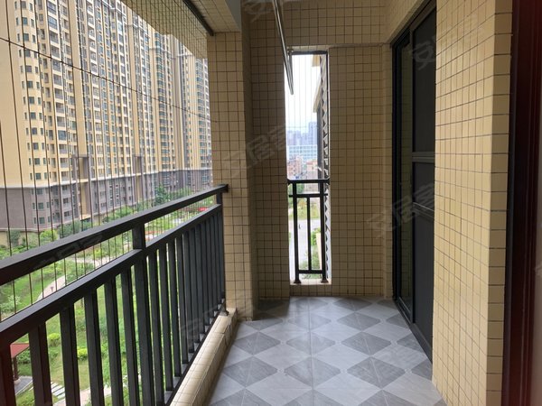 梅州梅江金燕大道芹洋花园出租近东山医院芹洋花园精装3房出租,家私