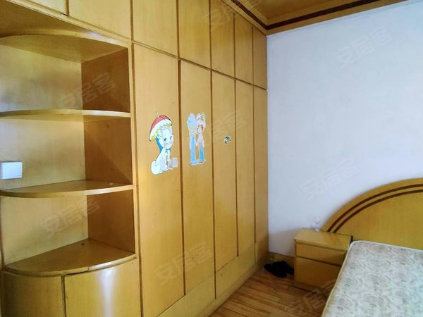 苏州太仓城厢果园一村梅园新村旁边 果园一村 朝南带阳台 大房间600月