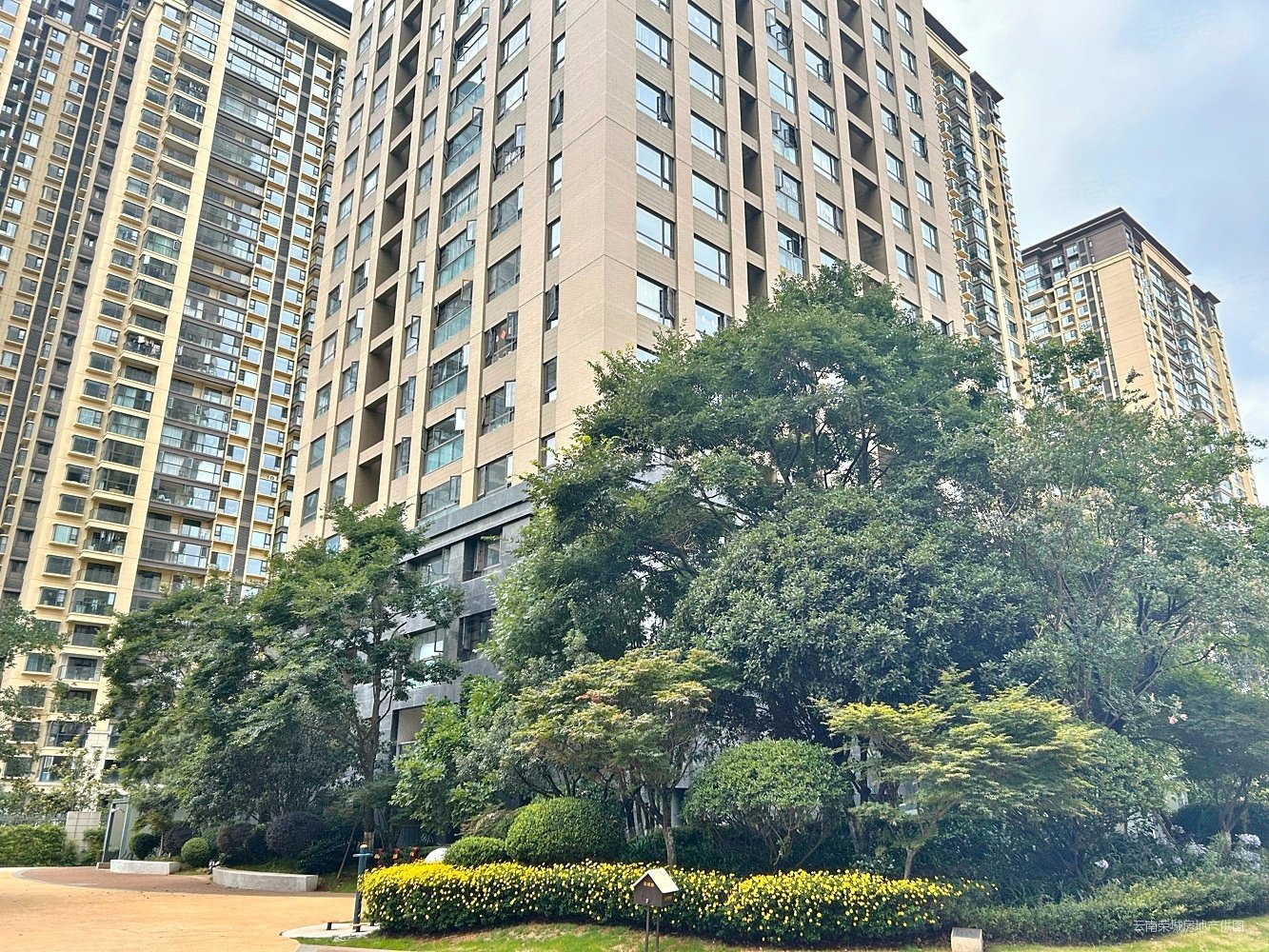 新南亚风情园2室2厅1卫64.03㎡东南71万