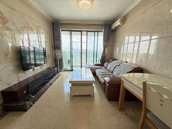 逸景翠园高楼层精装修小三房二厅一卫拎包入住出租中