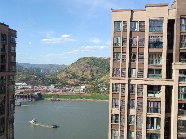 重庆涪陵涪陵宝龙广场绿地海域澜屿绿地澜屿 精装3房带品牌家电 可